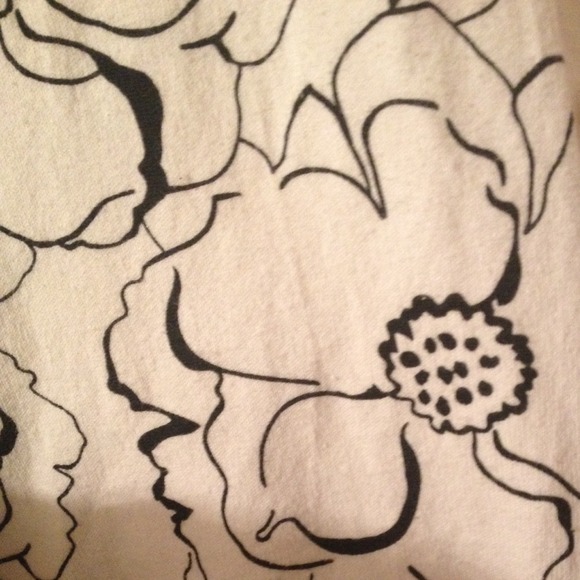 Black and white floral cardigan - Picture 2 of 3