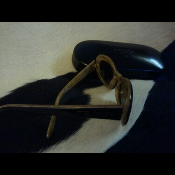 Fendi sunglasses - Picture 2 of 3