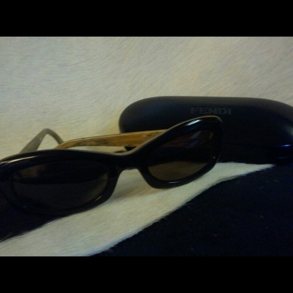 Fendi sunglasses - Picture 3 of 3