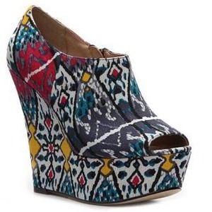 Steve Madden peep toe Aztec wedges 💝💝