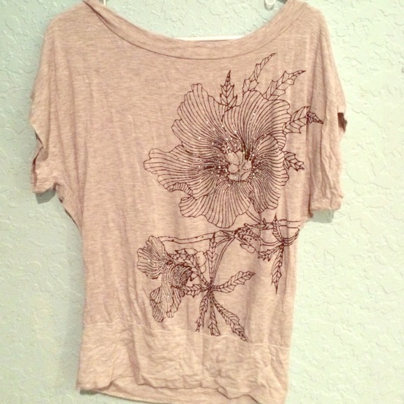 Beautiful gray top.