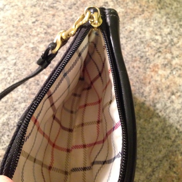 Authentic Coach Bleecker leather flap wristlet - Picture 4 of 4
