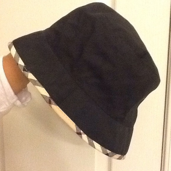 Authentic Burberry Hat (never worn).