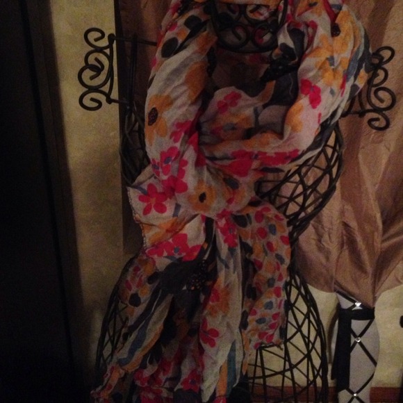 Spring scarf - Picture 2 of 2