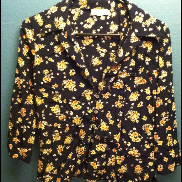 Flower Button Up - Picture 2 of 4