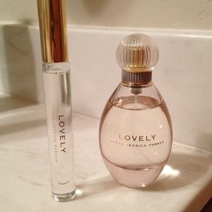 REDUCED! Lovely by Sarah Jessica Parker perfume 🎀
