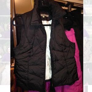 Black snow vest size med.