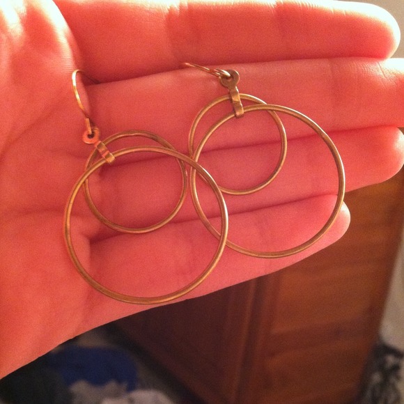 Gold circular dangly earrings!