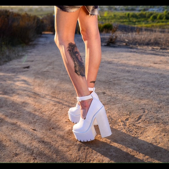SOLD on ebay!!! New Jeffrey Campbell white Scully!