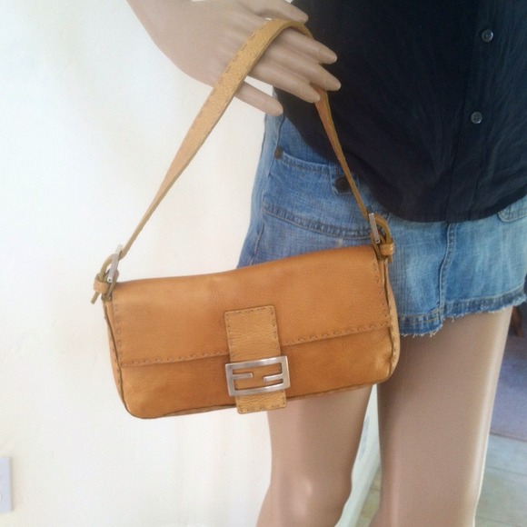 SOLD👜Authentic FENDI: Limited Edition Handbag - Picture 2 of 3