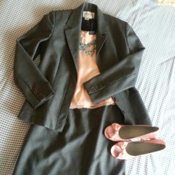 DONATED - Sharp Blazer & Pencil Skirt Suit