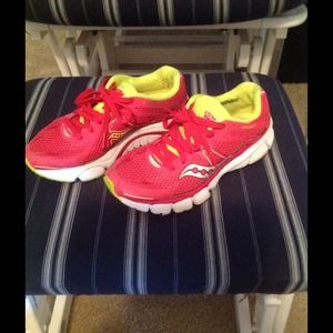 Saucony workout shoes size 6