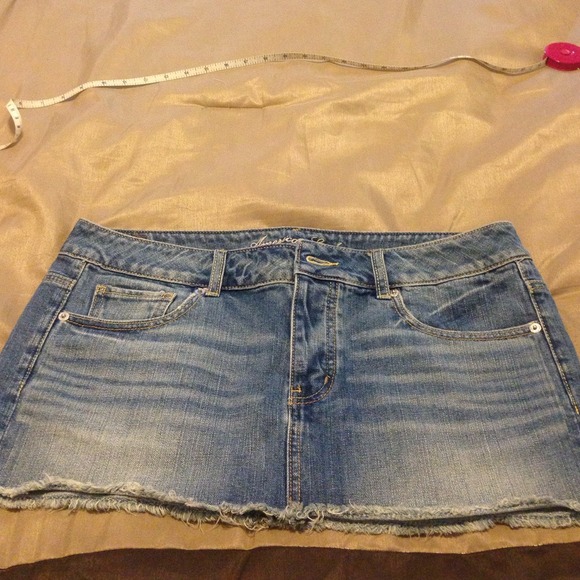 AE frayed light wash denim skirt NWOT never worn