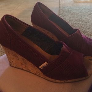 Toms wedges