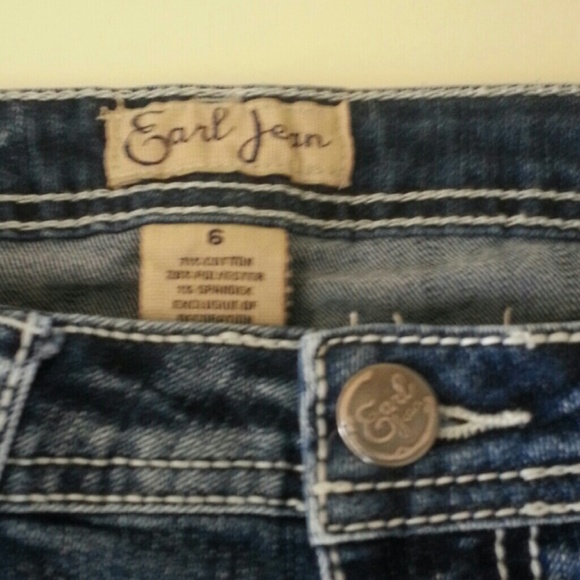 Earl Jean studded back pockets mid rise jeans.