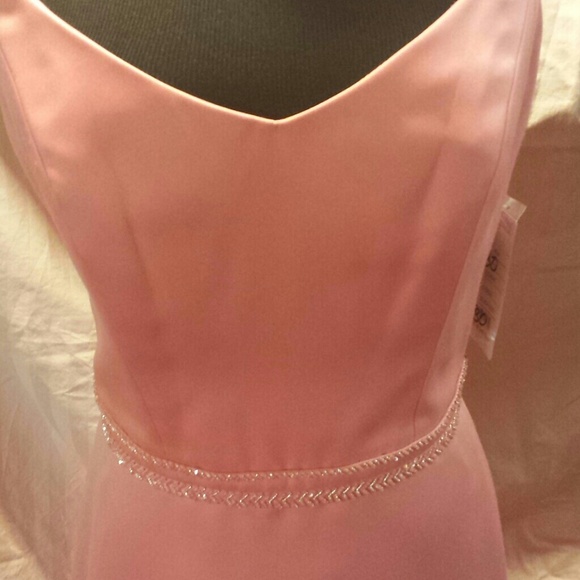 Dresses - Picture 2 of 4