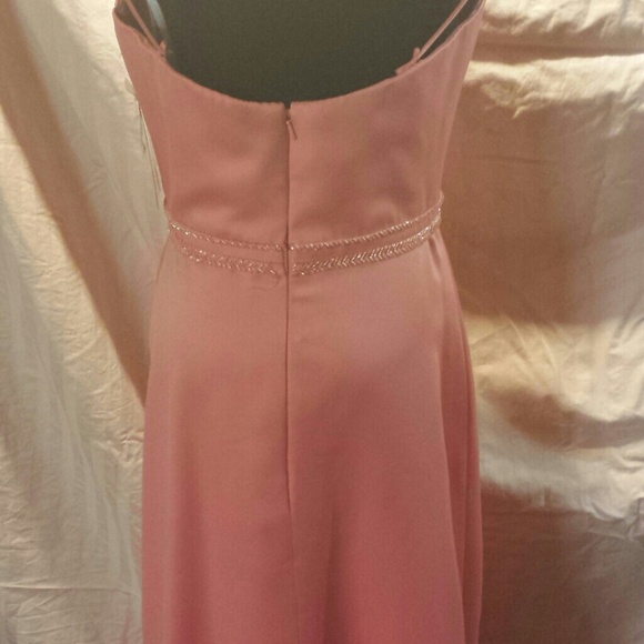 Dresses - Picture 3 of 4