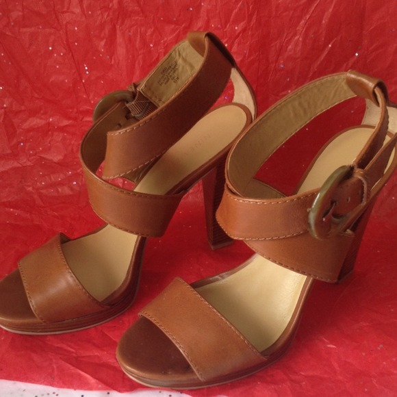 Size 8.5 heels ( leather ) - Picture 1 of 4