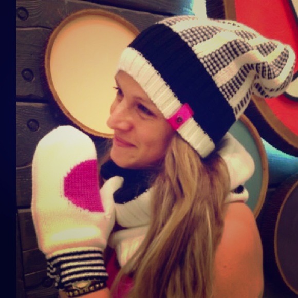 LOOKING for~ lululemon keep it cozy mittens &  hat - Picture 1 of 1
