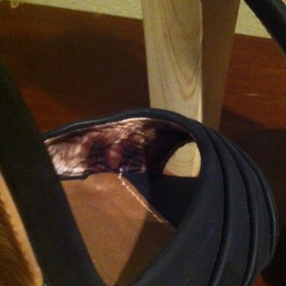 SOLD! Black heels - Picture 3 of 4