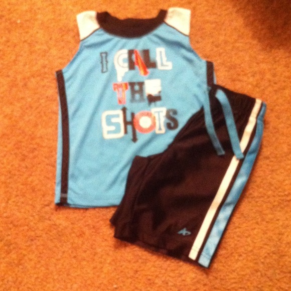 Boys 2T shorts & sleeveless top set.