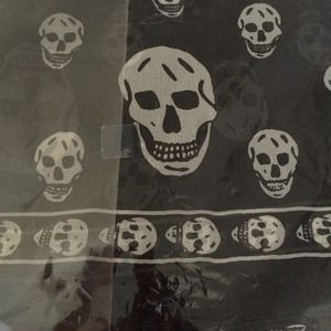 Alexander McQueen skull scarf