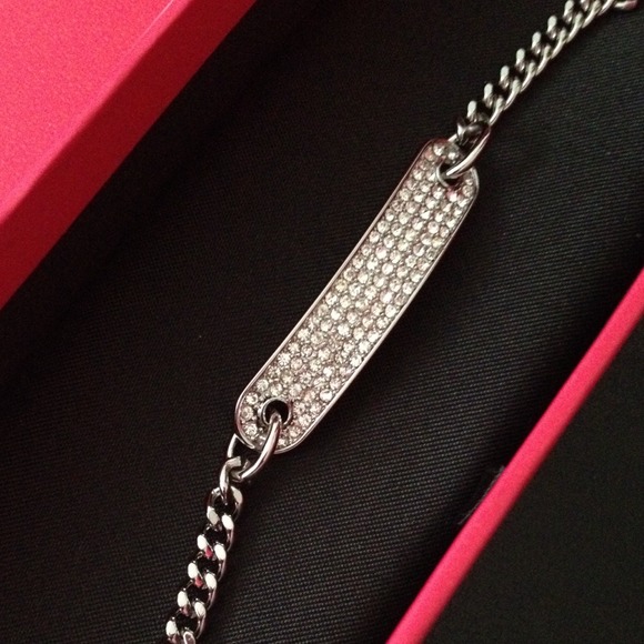 ❌SOLD❌🎉HP🎉Silver Juicy Couture ID bracelet - Picture 3 of 3