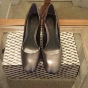 Ladies Dress Shoes/SOLD
