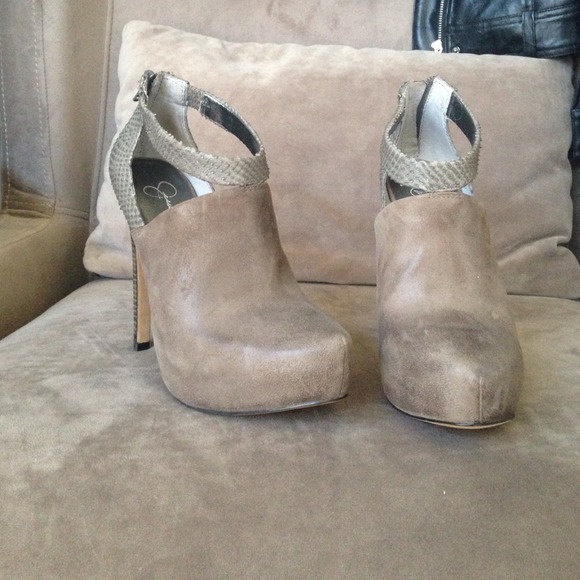 Jessica Simpson gray stiletto bootie