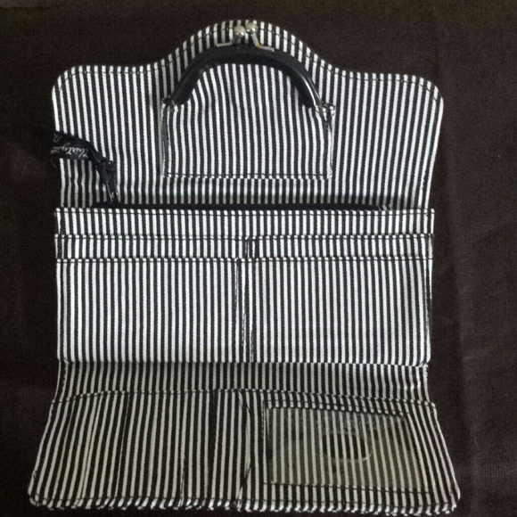 ***SOLD*** NWOT Thirty One Black Wallet - Picture 2 of 3