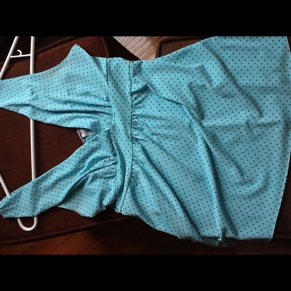 Sleeveless blouse .....  V neck