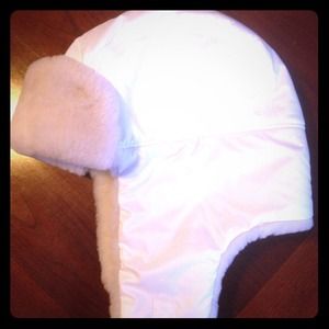 UGG (Australia) white winter hat