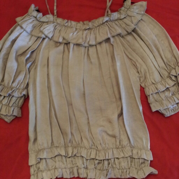 RUFFLED TOP