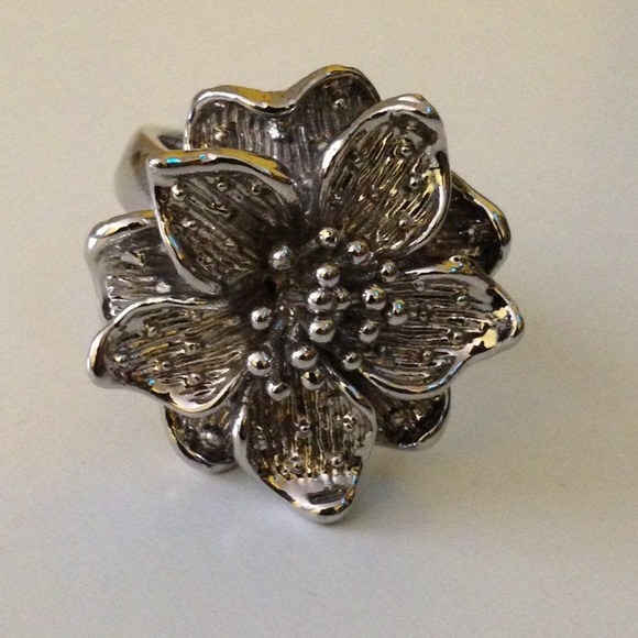 Ring - Picture 2 of 3