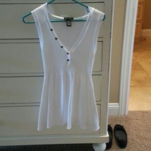 BCBG MAXAZRIA HOODED NO SLEEVE sweater