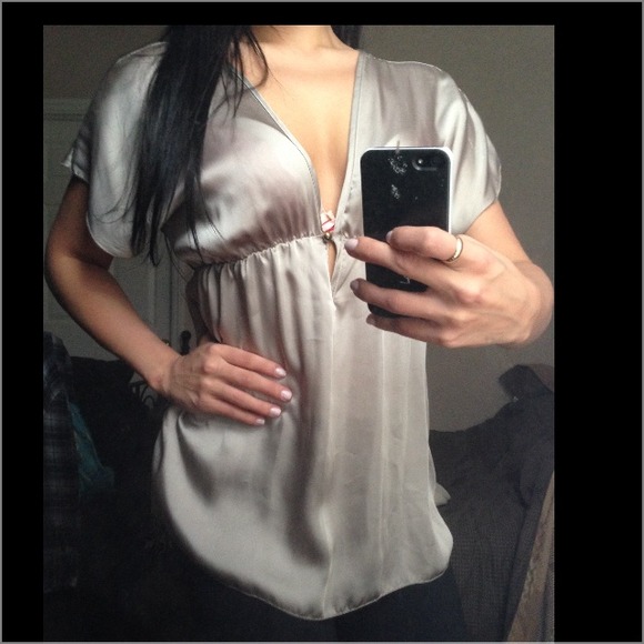 Gorgeous satin top! - Picture 3 of 3