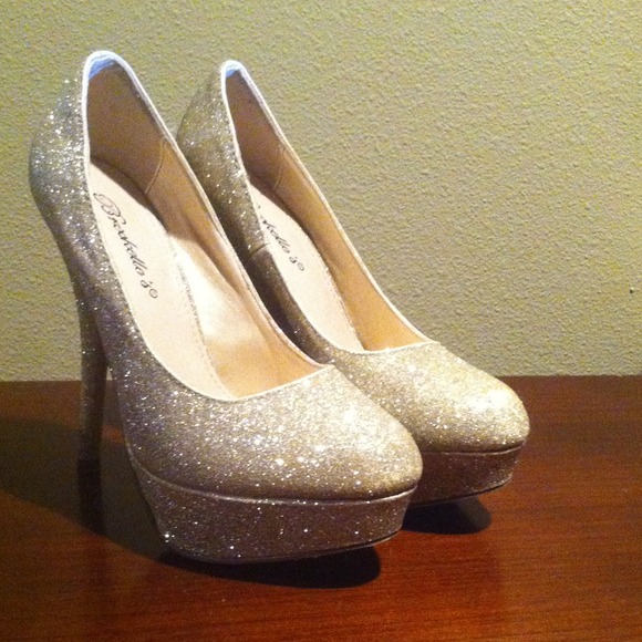 Shoes - SOLD!! Gold glitter heels