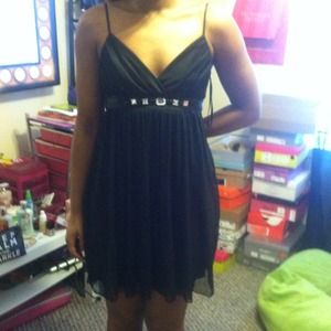 A cute black dress!! 👯👯👯