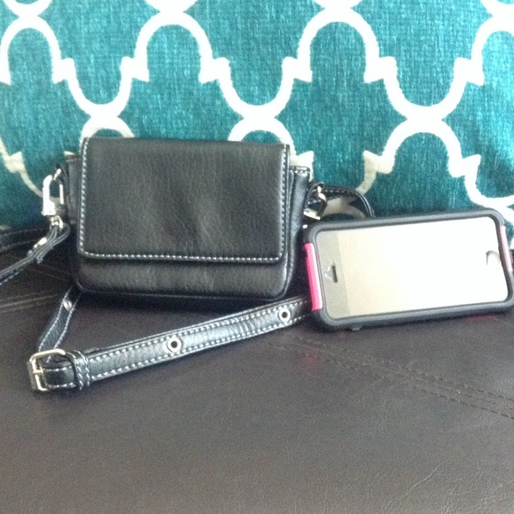 SALE ITEM.....Wristlet, Crossbody Thirty One