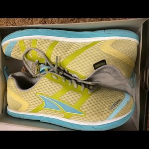 Altra women's provisioness 1.5 shoes size 8.5