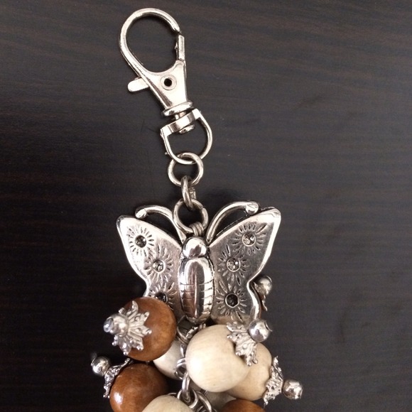 🎉 HOST PICK 🎉Silver Butterfly Keychain - Picture 2 of 3