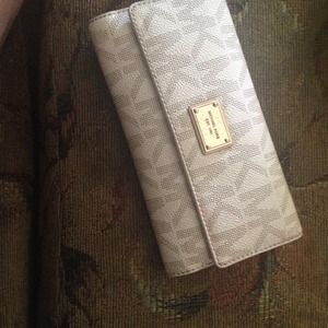 Micheal Kors Big Wallet