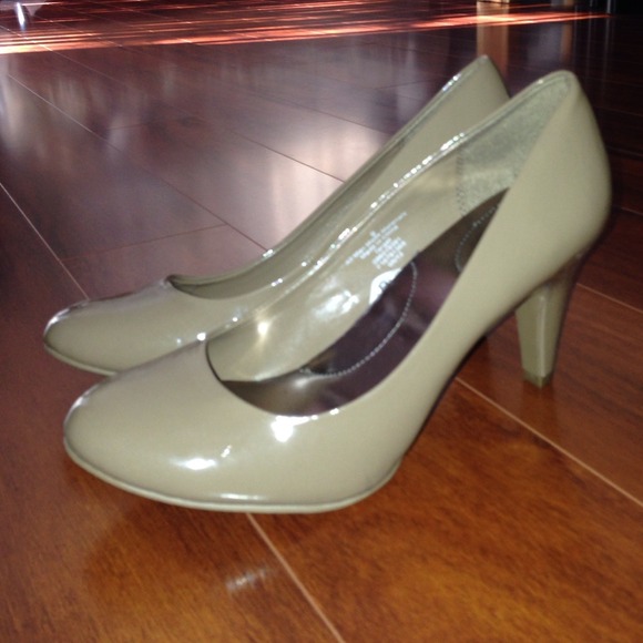 Nude/brown 3in heels