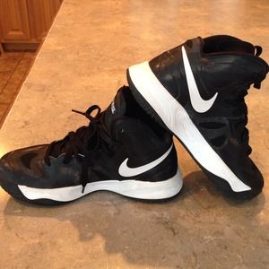 Nike Women Basketball Shoes Size 7