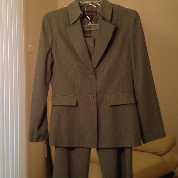 Grey 2-piece Suit - Picture 2 of 4