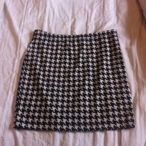 Houndstooth skirt