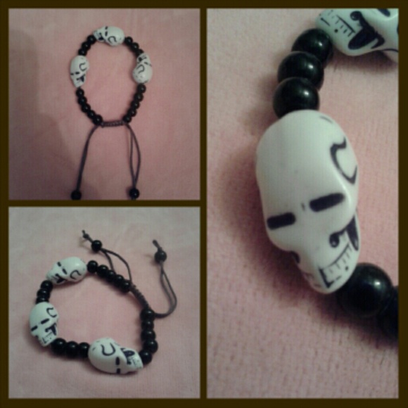 Skull club bracelet