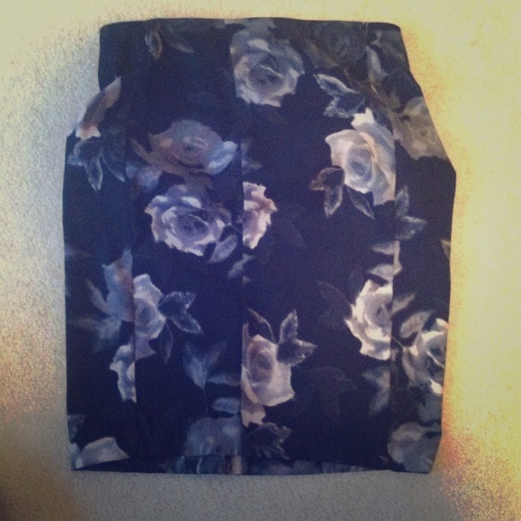 Flowered pencil skirt