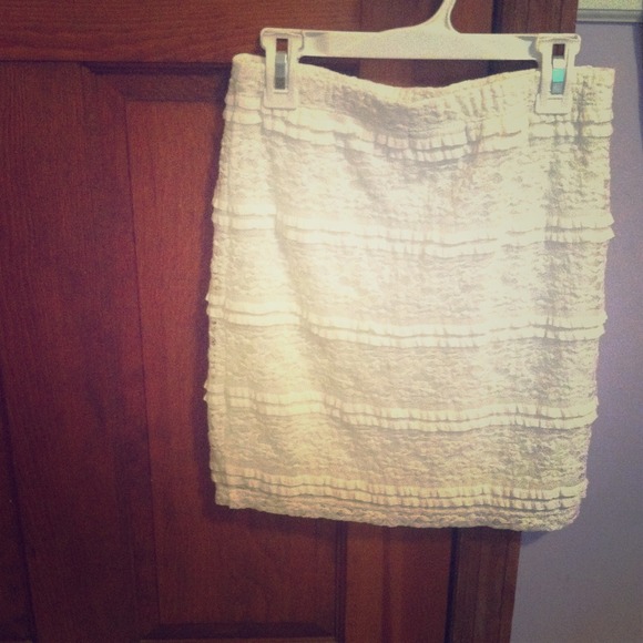 White lace pencil skirt