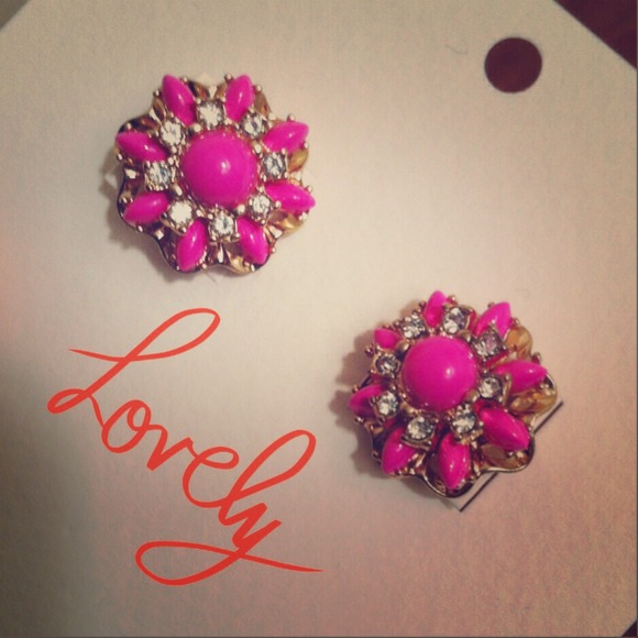 Banana Republic Jewelry - ⚡️flash sale! HP 🎀 NWT Pretty & fun earrings!